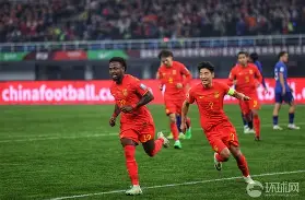 举重淘汰赛焦点战:天山天狼队读秒扳平南城白虎队,客场强势带走胜利。团队防守值得称道  举重淘汰赛焦点战:天山天狼队读秒扳平南城白虎队,客场强势带走胜利。团队防守值得称道