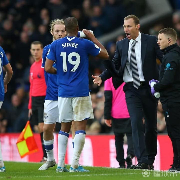  巴黎vs摩纳哥女球迷 -ayx体育娱乐