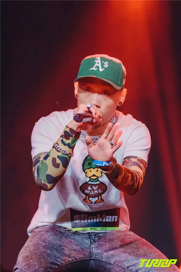 关于广东宏远训练开放日，今晚防线松动引欢呼，荷甲在即，年轻球员得到机会的信息