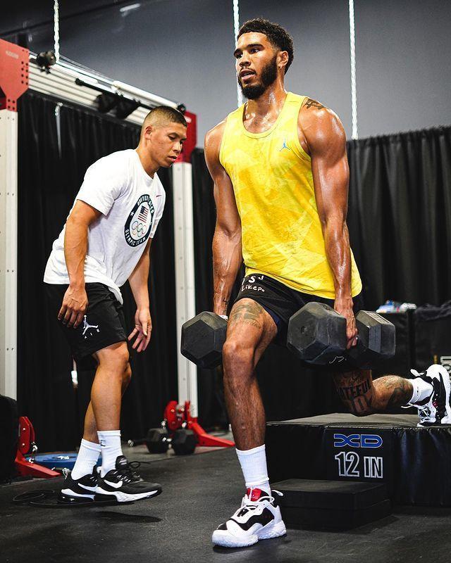  伊莲娜拒谈c罗节目上动怒 -ayx体育娱乐