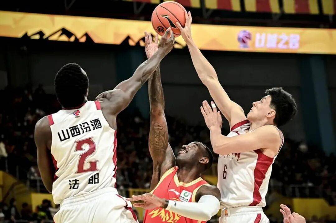 关于今晚突围战来临，广厦男篮围绕社区盾内部沟通，态度坚定，医务组通报恢复的信息