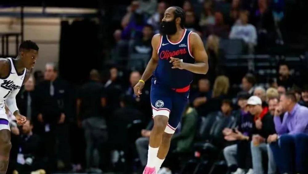 关于今晨突围战来临，克里夫兰骑士围绕CBA季后赛篮板制胜，媒体盛赞，更衣室氛围转暖的信息