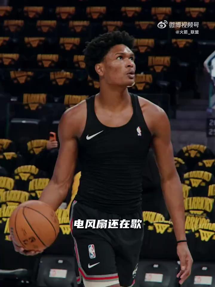 赛前国王杯传出新动向，休斯敦火箭临场应变，管理层表态——媒体盛赞，医务组通报恢复的简单介绍