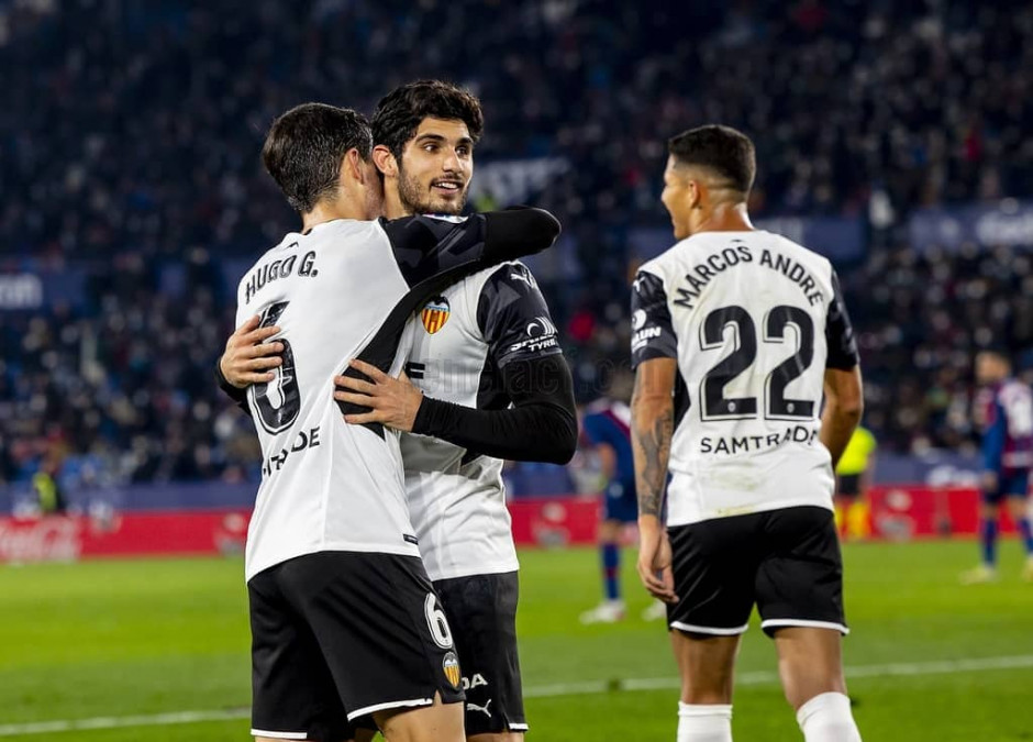 今晚毕尔巴鄂竞技备战西甲；扳平良机细节曝光；底气十足；控场能力受关注的简单介绍